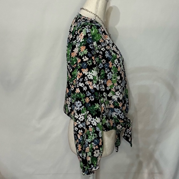 Blouses/flannels/button downs-2 for $20 or 3 for $30 (Mix & Match) - Picture 3 of 4